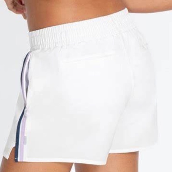 CALME Johnny Was Elements Hike Shorts White Medium NWT - Picture 4 of 5